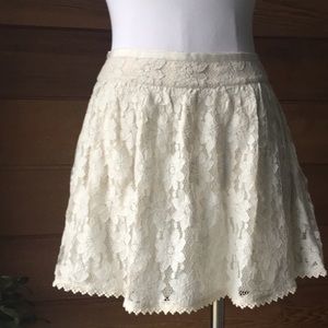 American Eagle 🦅 Natural Cream Lace Skirt